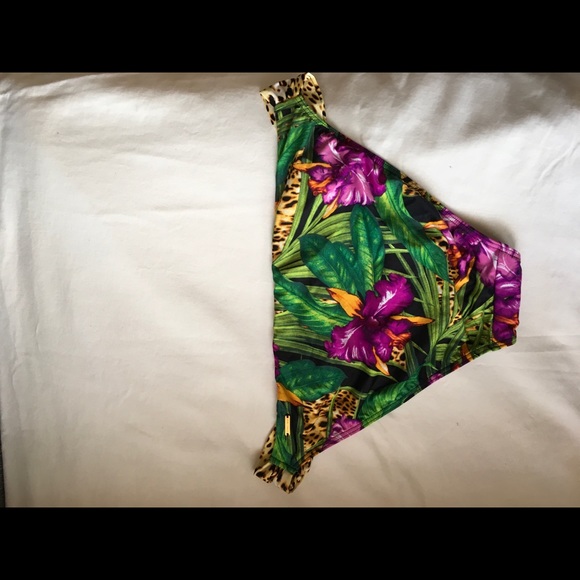 Victoria’s Secret bikini - Picture 4 of 8